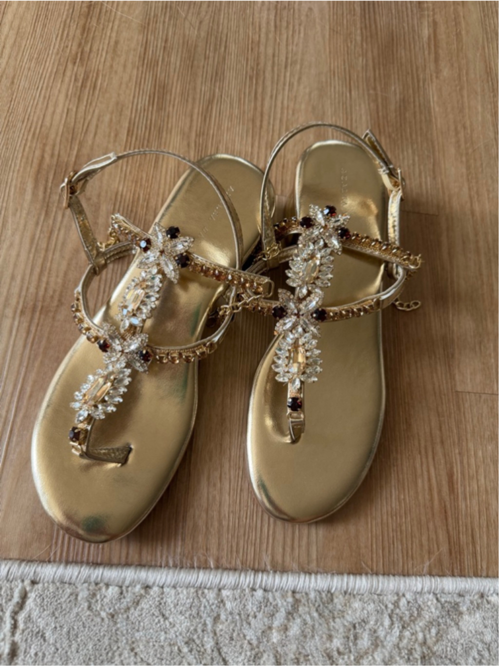 Azalea Wang Crystal Embellished Gold Sandals Sz 8